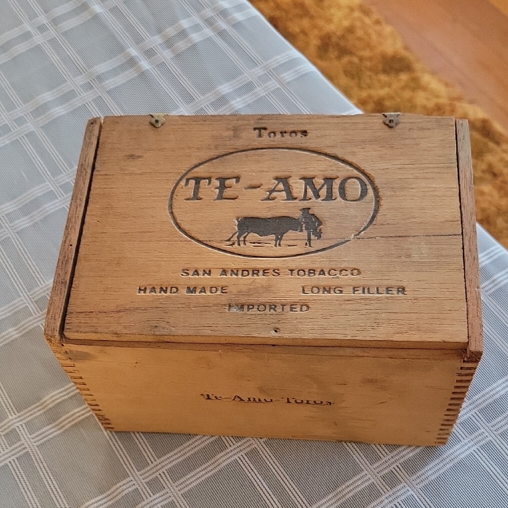 Vintage Te-Amo-Toros Wooden Maduro Cigar Box